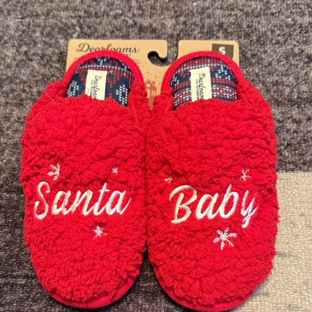 Dearfoams Festive Red Slippers